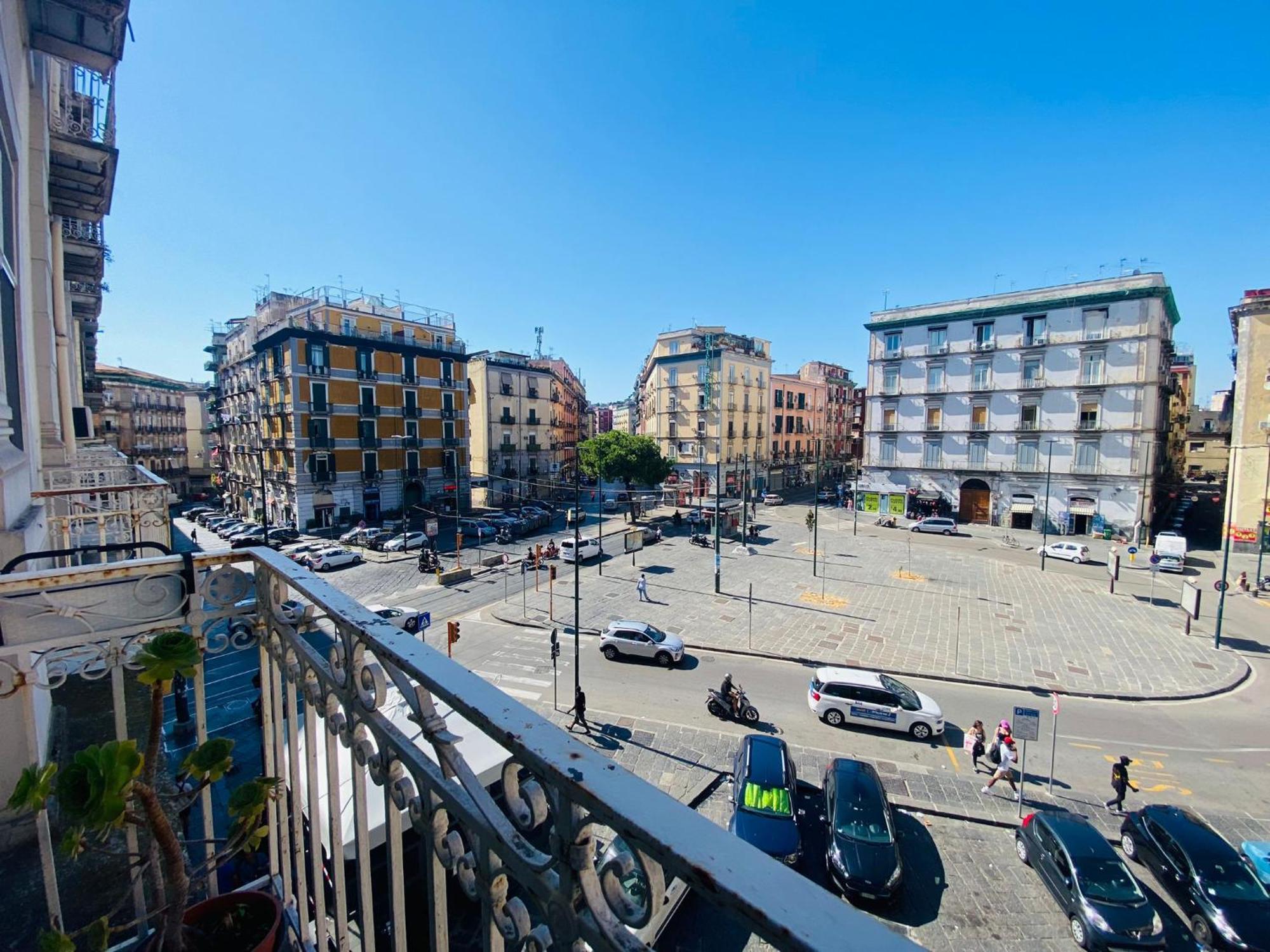 Holiday Home Napoli Station Bagian luar foto