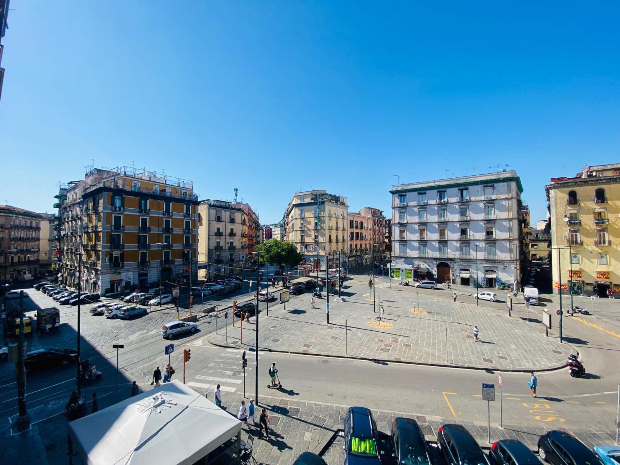 Holiday Home Napoli Station Bagian luar foto