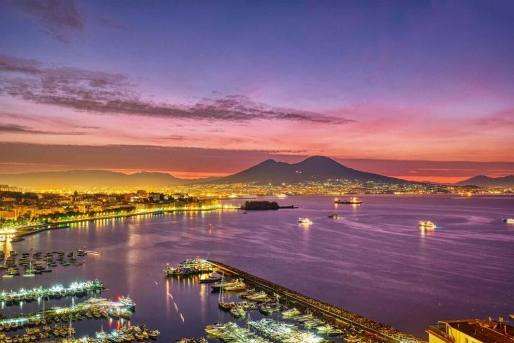 Holiday Home Napoli Station Bagian luar foto